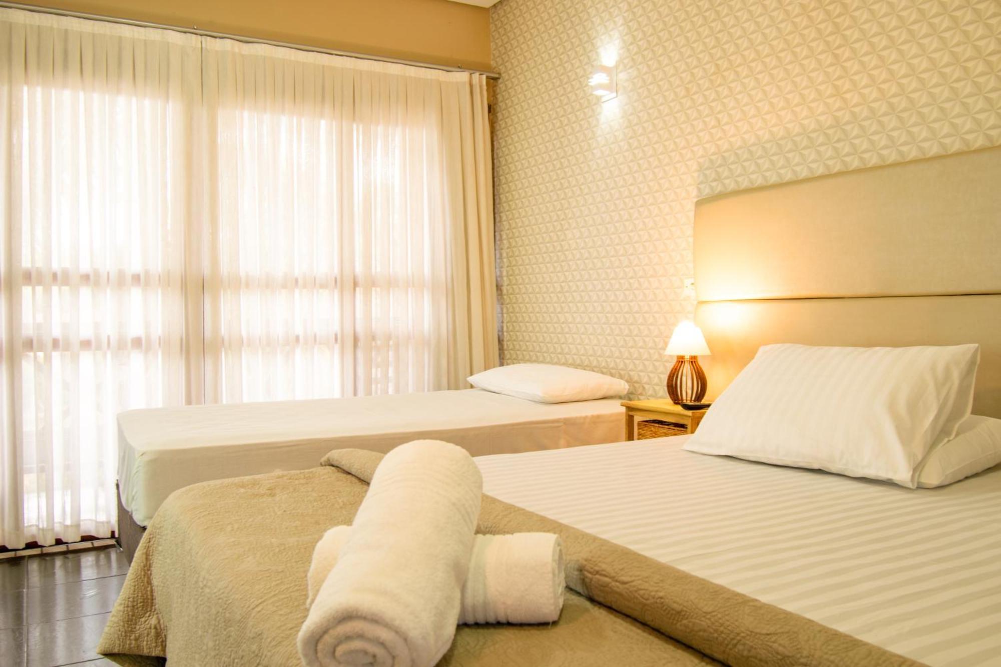 Park Hotel Modelo ปินญาลซินโญ ภายนอก รูปภาพ