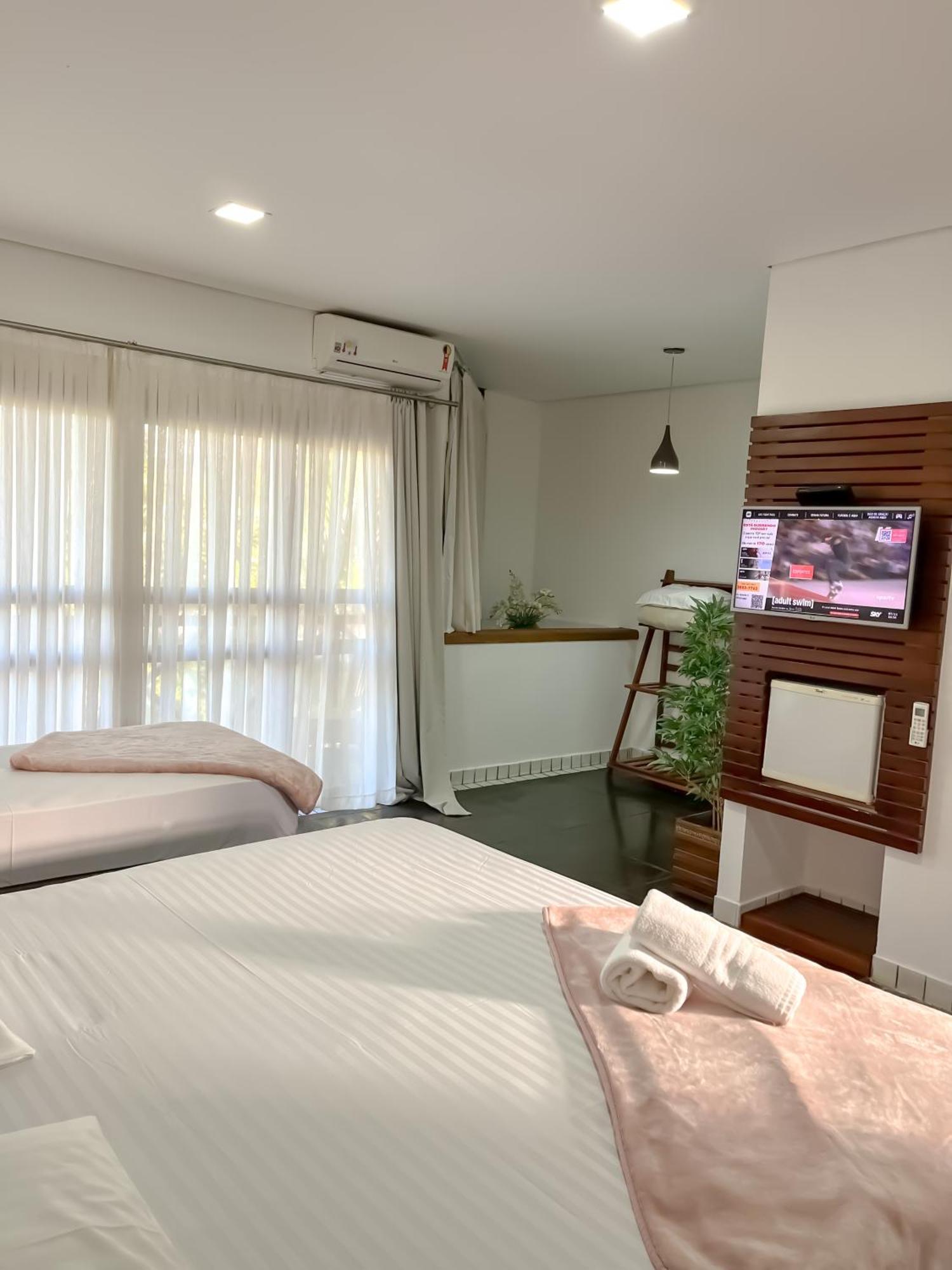 Park Hotel Modelo ปินญาลซินโญ ภายนอก รูปภาพ