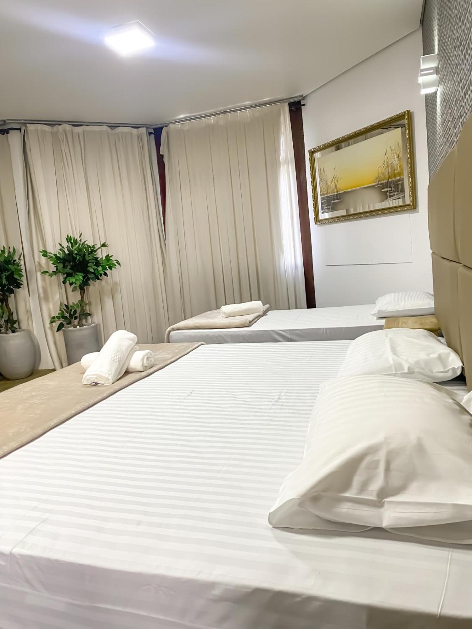 Park Hotel Modelo ปินญาลซินโญ ภายนอก รูปภาพ