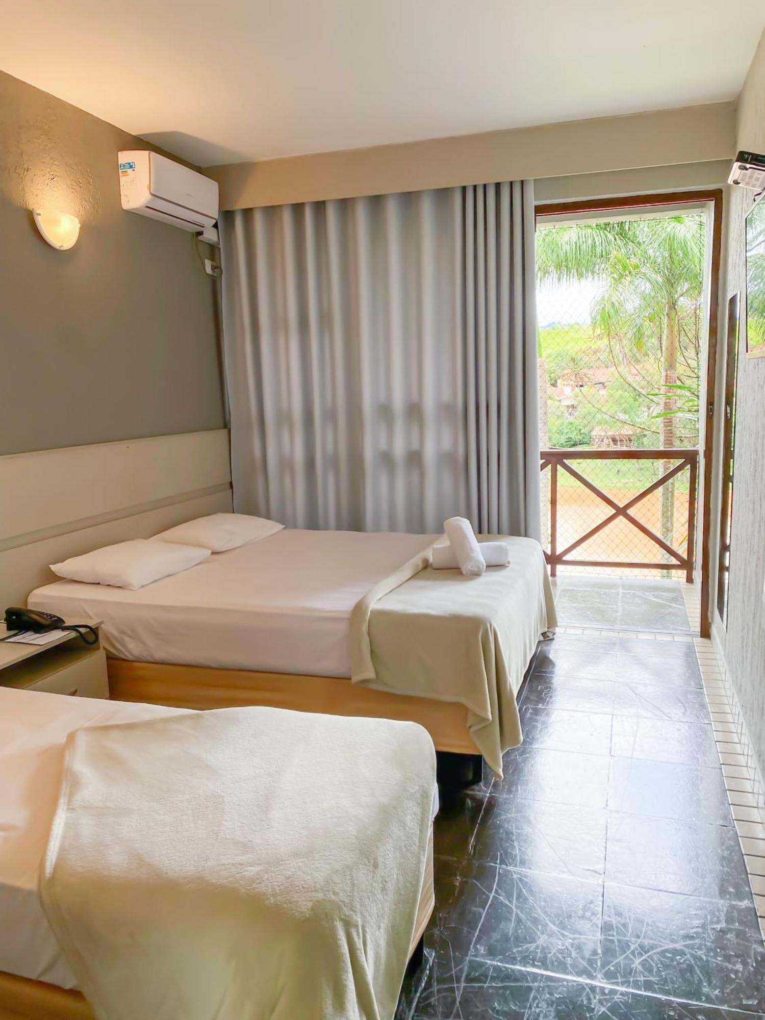 Park Hotel Modelo ปินญาลซินโญ ภายนอก รูปภาพ