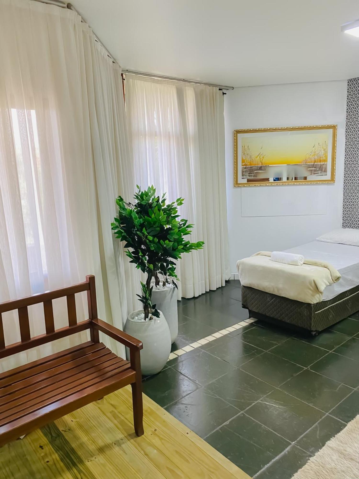 Park Hotel Modelo ปินญาลซินโญ ภายนอก รูปภาพ
